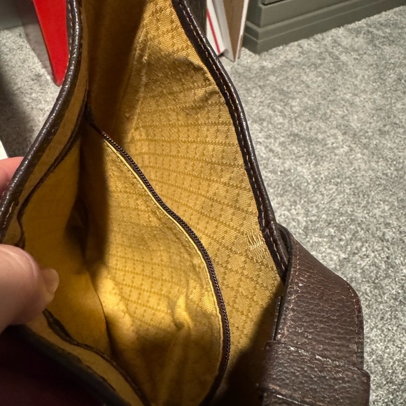 Gucci Shoulder Bag with Webbed Detail - Exquisite Vintage - Picture 4 of 10